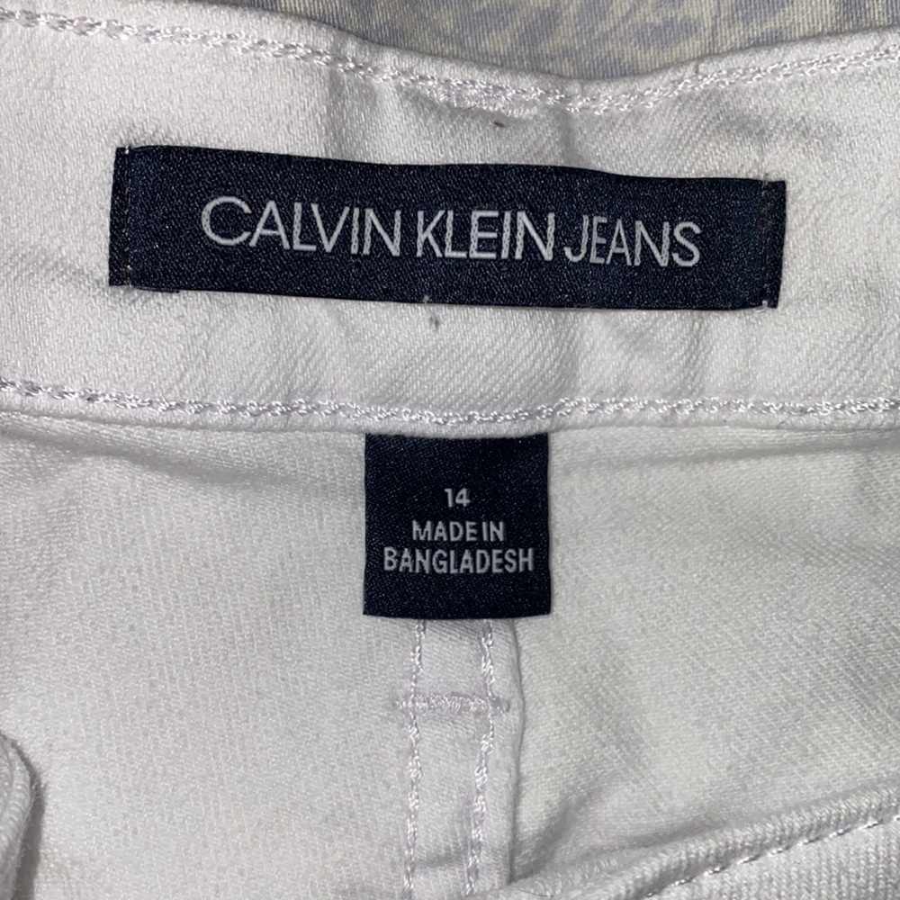 Calvin Klein Women’s White Bermuda length shorts. Size 14. Like New. - Picture 3 of 8
